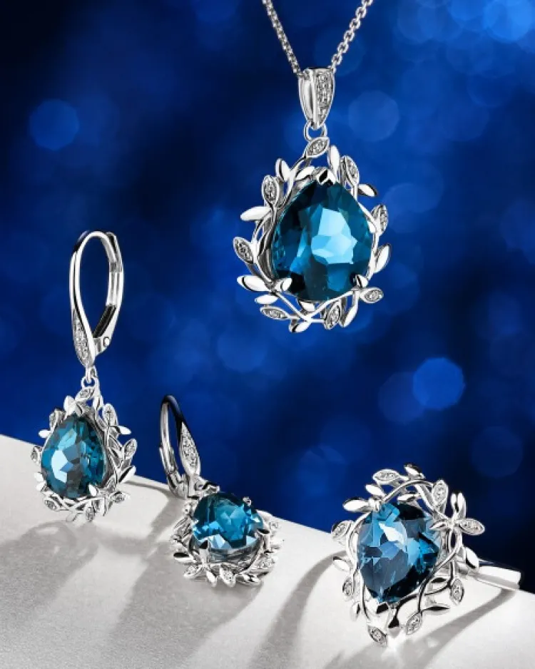 Apart Zawieszka z białego złota z diamentami i topazem London Blue - próba 585< Zawieszki