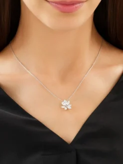 Apart Zawieszka z białego złota z diamentami - kwiat - 1,89 ct - próba 750< Zawieszki