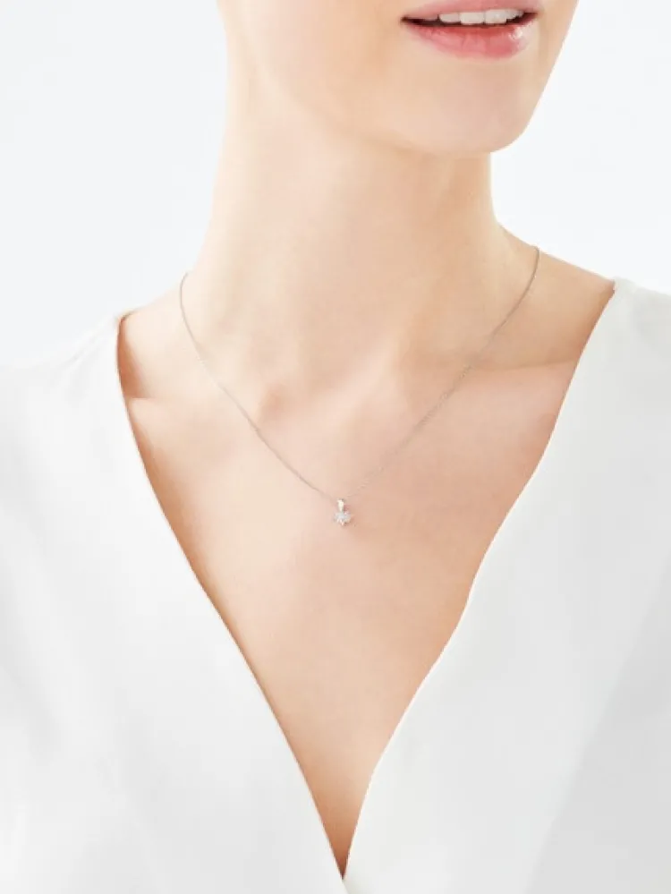 Apart Zawieszka z białego złota z diamentem - gwiazda - 0,005 ct - próba 585< Zawieszki