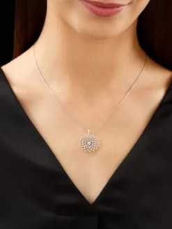 Clearance Apart Zawieszka z białego złota z brylantami - rozeta - 0,70 ct - próba 585