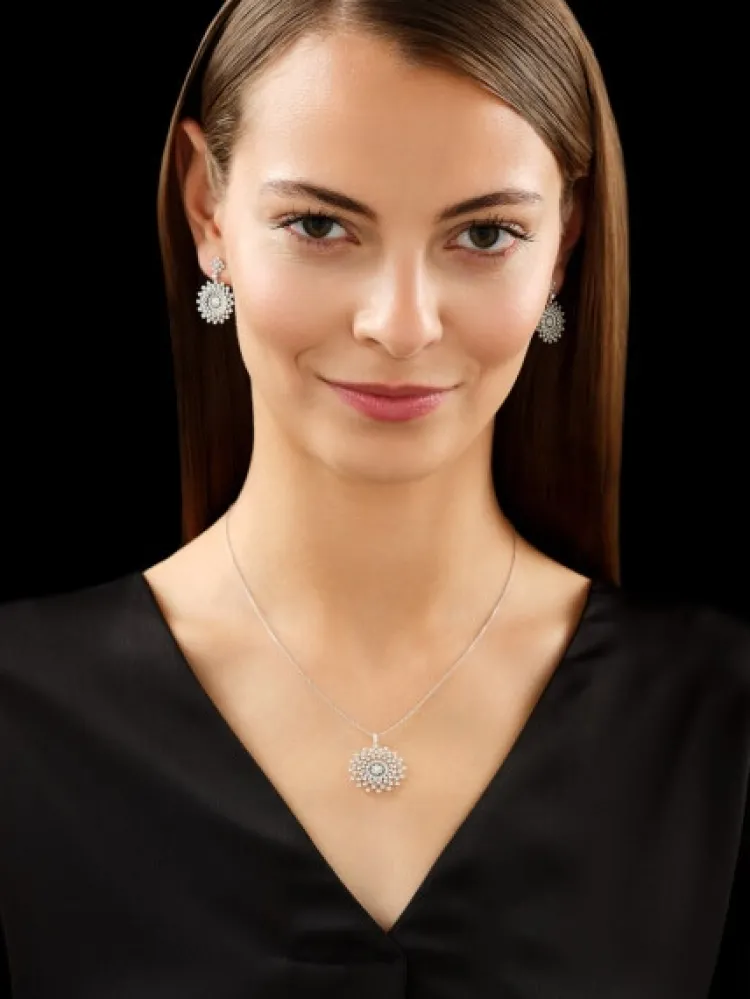 Clearance Apart Zawieszka z białego złota z brylantami - rozeta - 0,70 ct - próba 585