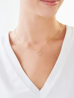 Clearance Apart Zawieszka z żółtego złota z diamentem - litera K, serce - 0,005 ct - próba 375