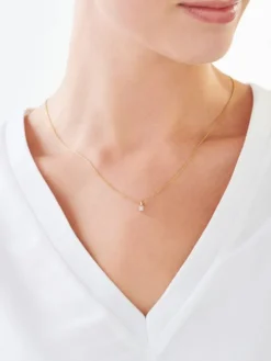 Apart Zawieszka z żółtego złota z diamentem - 0,003 ct - próba 375< Zawieszki