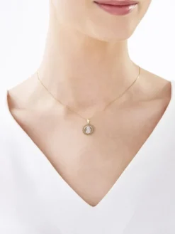 Apart Zawieszka z żółtego złota z diamentem - medalik Matka Boska Częstochowska - 0,003 ct - próba 375< Zawieszki