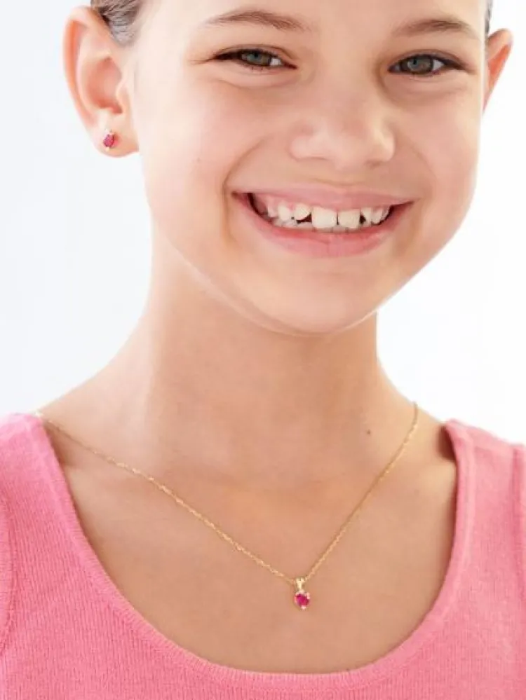 Apart Zawieszka z żółtego złota z diamentem i rubinem syntetycznym - serce - próba 375< Zawieszki