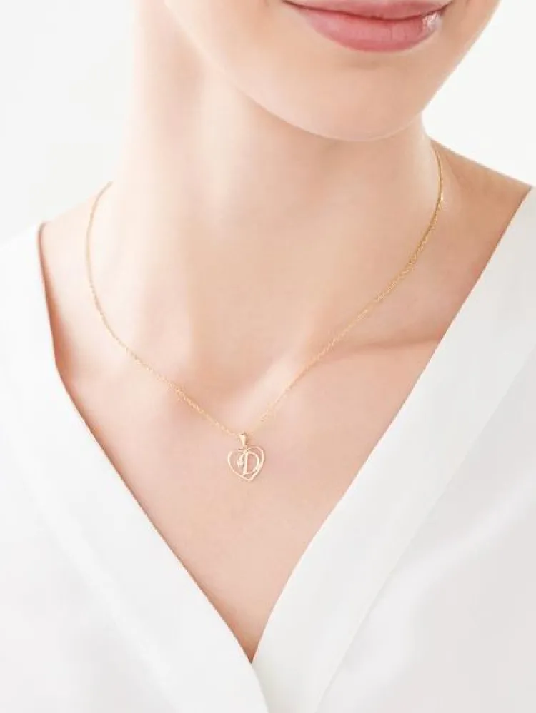 Apart Zawieszka z żółtego złota z diamentem - litera D, serce - 0,005 ct - próba 375< Zawieszki