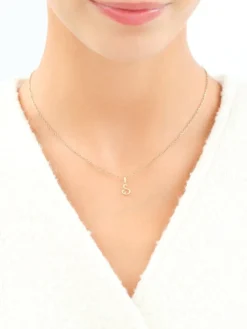 Apart Zawieszka z żółtego złota z diamentem - litera S - 0,003 ct - próba 375< Wszystkie