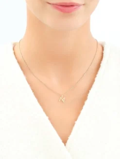 Apart Zawieszka z żółtego złota z diamentem - litera M - 0,003 ct - próba 375< Wszystkie