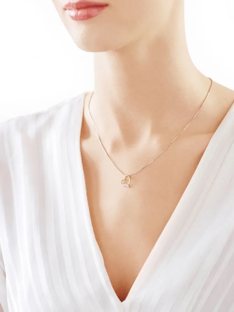 Discount Apart Zawieszka z żółtego złota z diamentem - serce - 0,005 ct - próba 375
