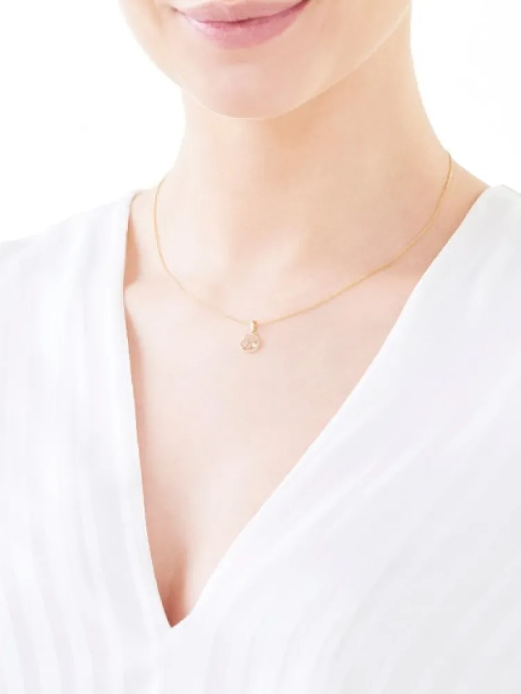 Apart Zawieszka z żółtego złota z diamentem - litera W - 0,003 ct - próba 585< Zawieszki